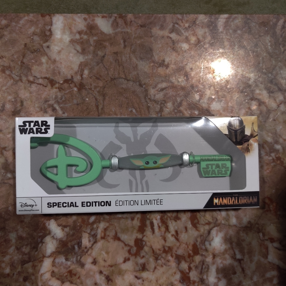 The Mandalorian key and pin